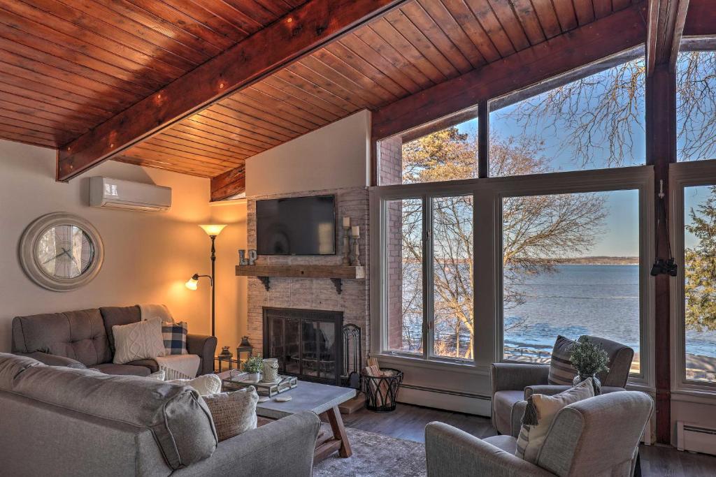 Renovated and Cozy Cottage on Cayuga Lake Wine Trail photo 1