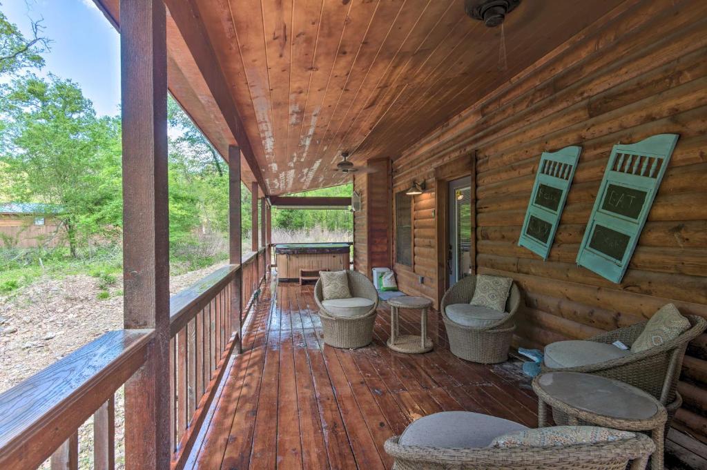 Cabin with Hot Tub Near Broken Bow Lake and Hiking photo 1