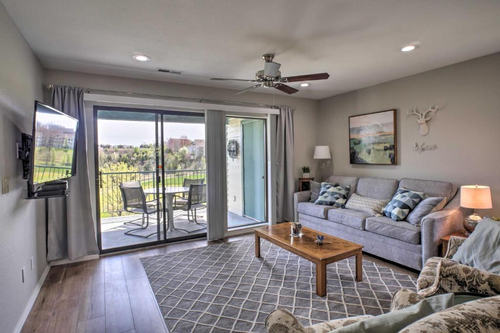 Walk-In Condo on Golf Course with Pool Walk to Strip photo 4