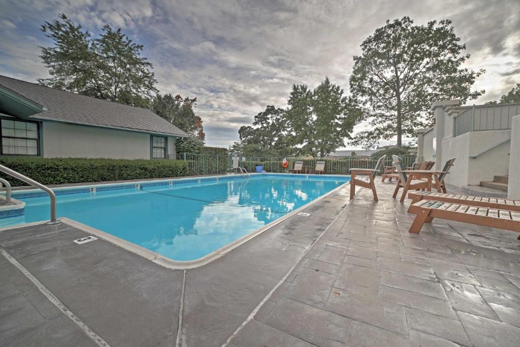 Walk-In Condo on Golf Course with Pool Walk to Strip photo 1