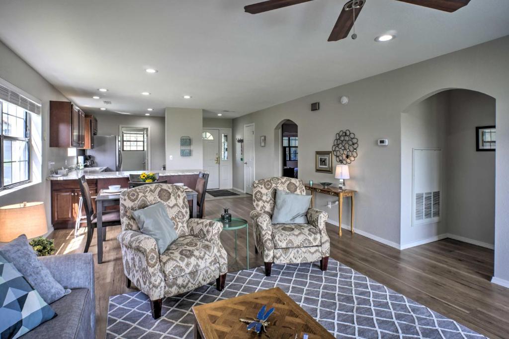 Walk-In Condo on Golf Course with Pool Walk to Strip photo 2