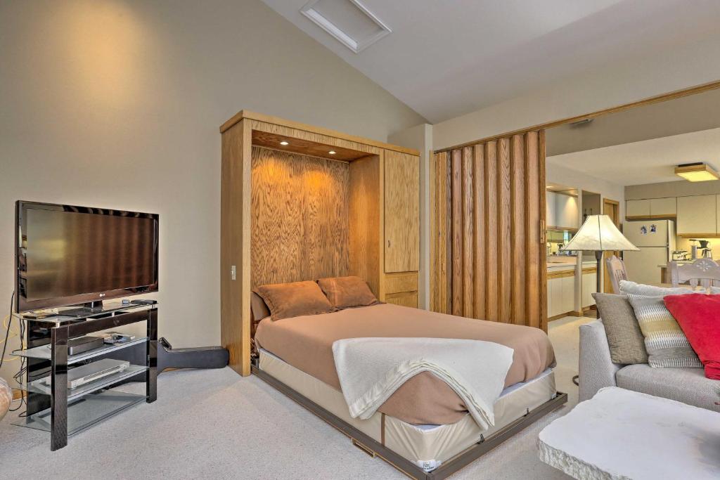 Ski-InandSki-Out Winter Park Condo with Pool Access! photo 4
