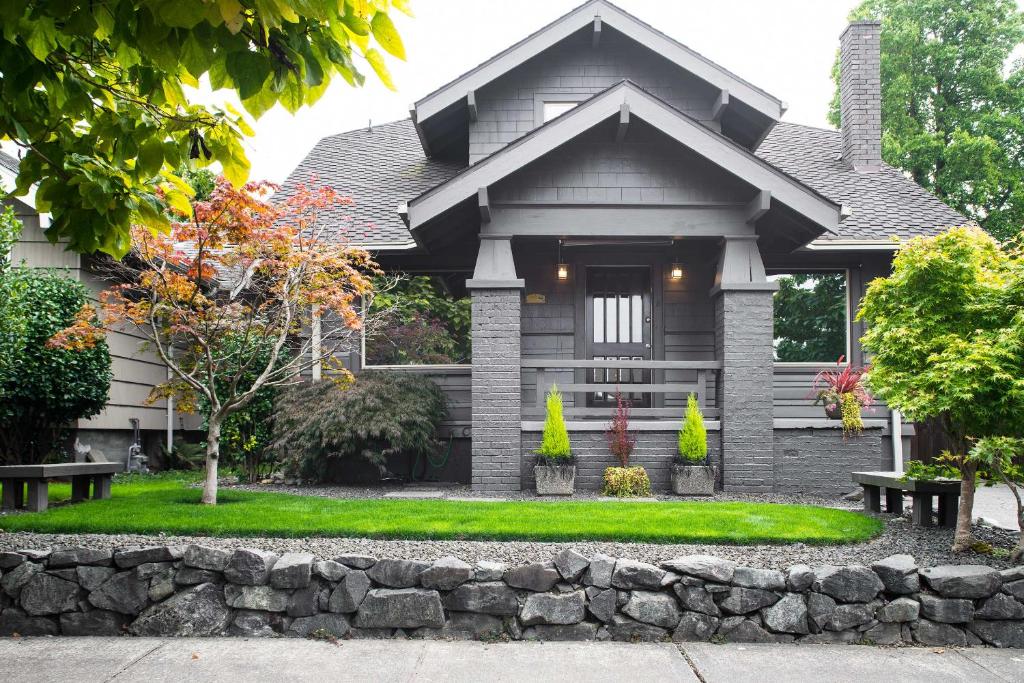Updated Tacoma Home with Patio 3 Mi to Downtown