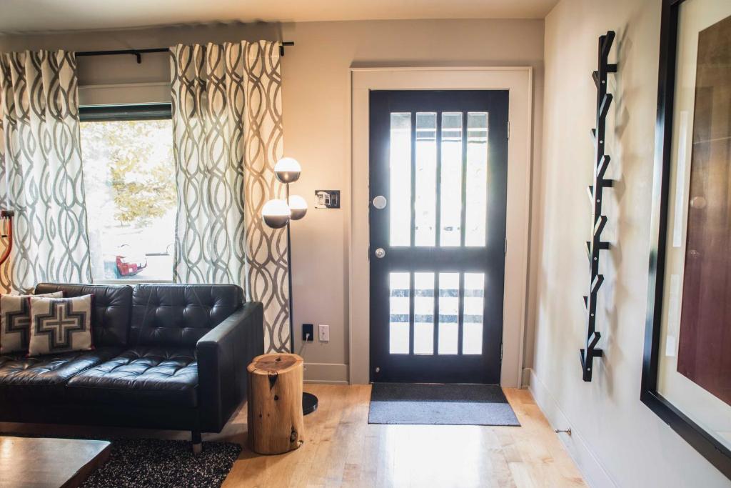 Updated Tacoma Home with Patio 3 Mi to Downtown photo 2
