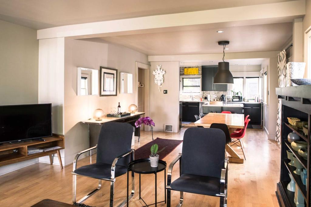 Updated Tacoma Home with Patio 3 Mi to Downtown photo 4