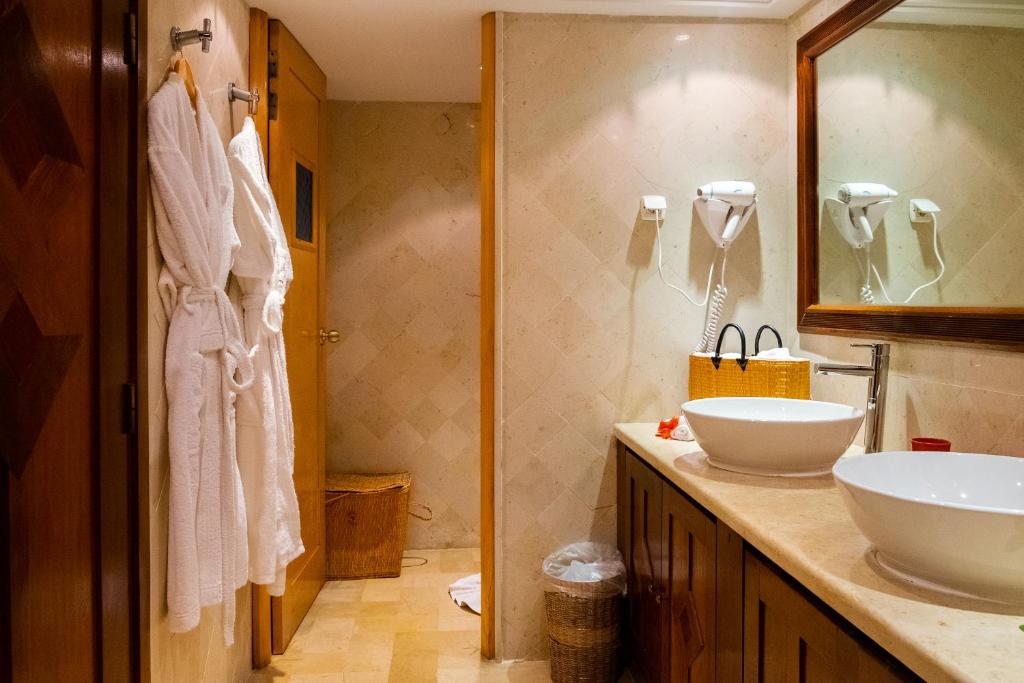 Сьюит (Суперлюкс с видом на море), Отель The Orangers Beach Resort and Bungalows
