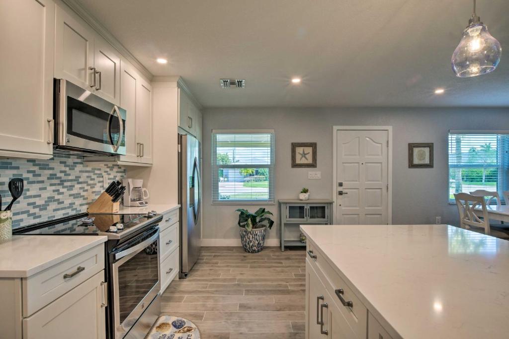 Tasteful Mod Home with Patio and Grill Less Than 2 Mi to Beach! photo 4