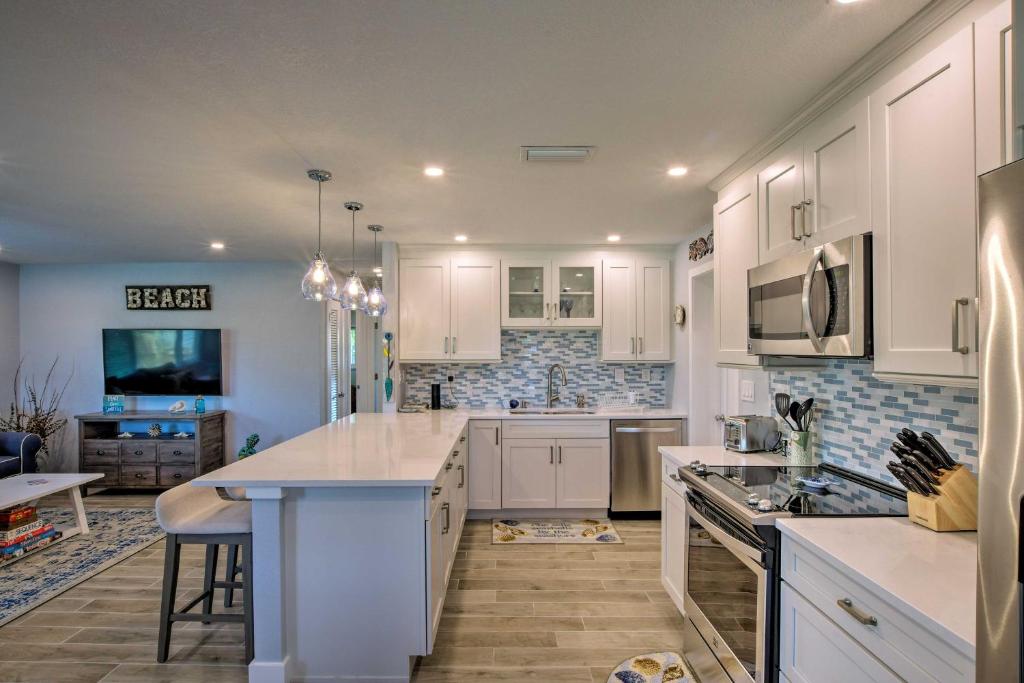 Tasteful Mod Home with Patio and Grill Less Than 2 Mi to Beach! photo 3