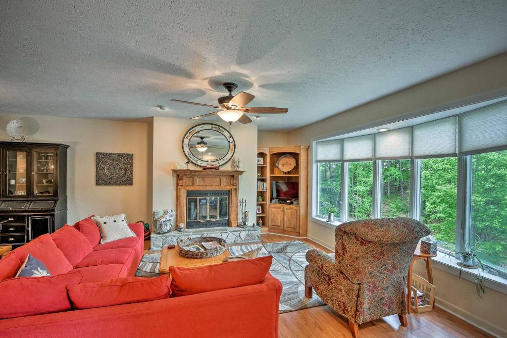 Lakefront Condo with Resort-Style Amenities and Marina photo 1