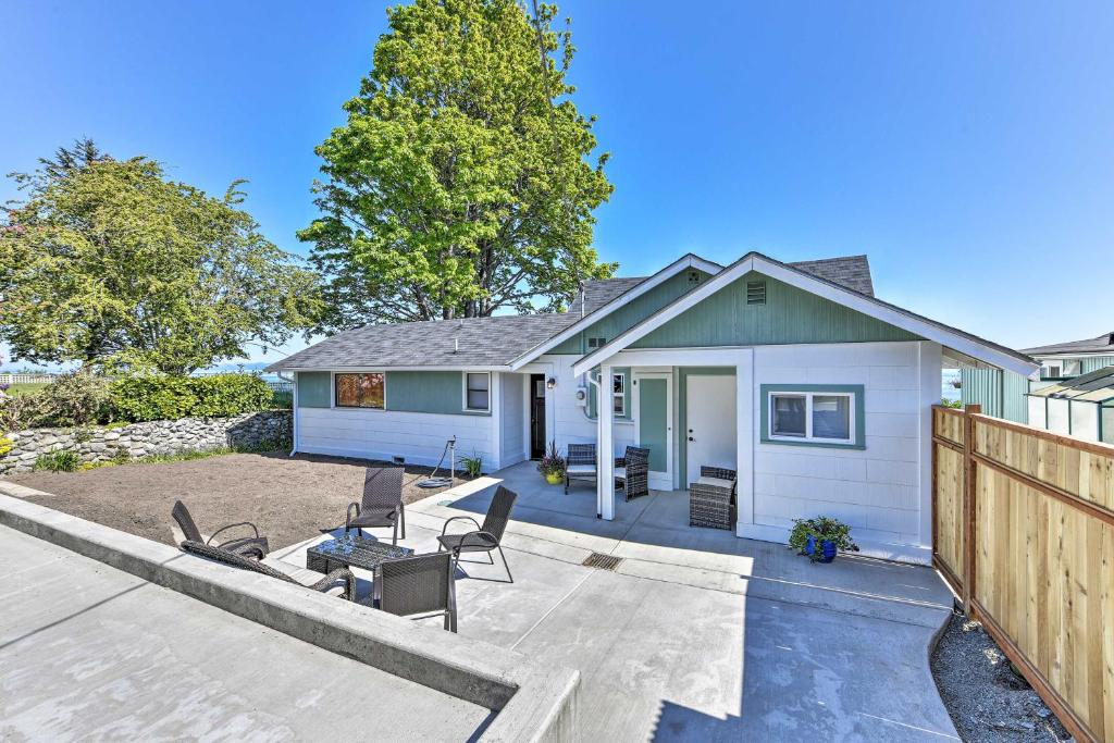 Waterfront Home - 6 half Mi to Olympic National Park! photo 2