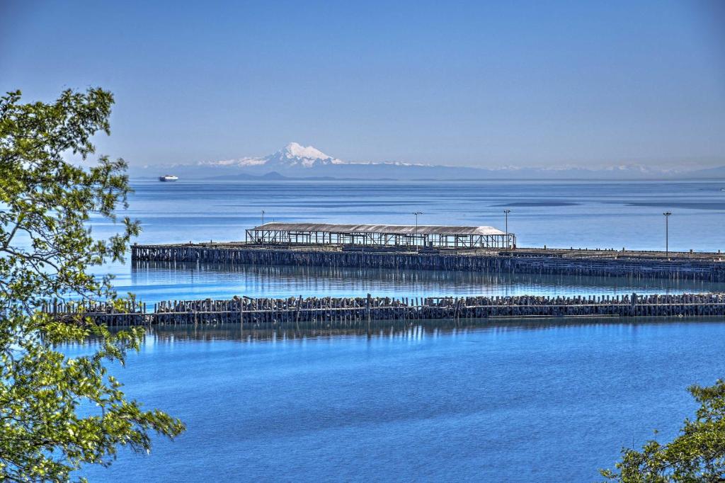 Waterfront Home - 6 half Mi to Olympic National Park! photo 4
