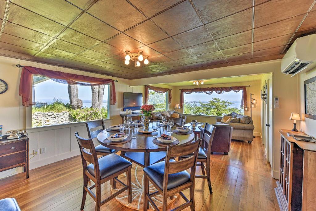 Waterfront Home - 6 half Mi to Olympic National Park! photo 1