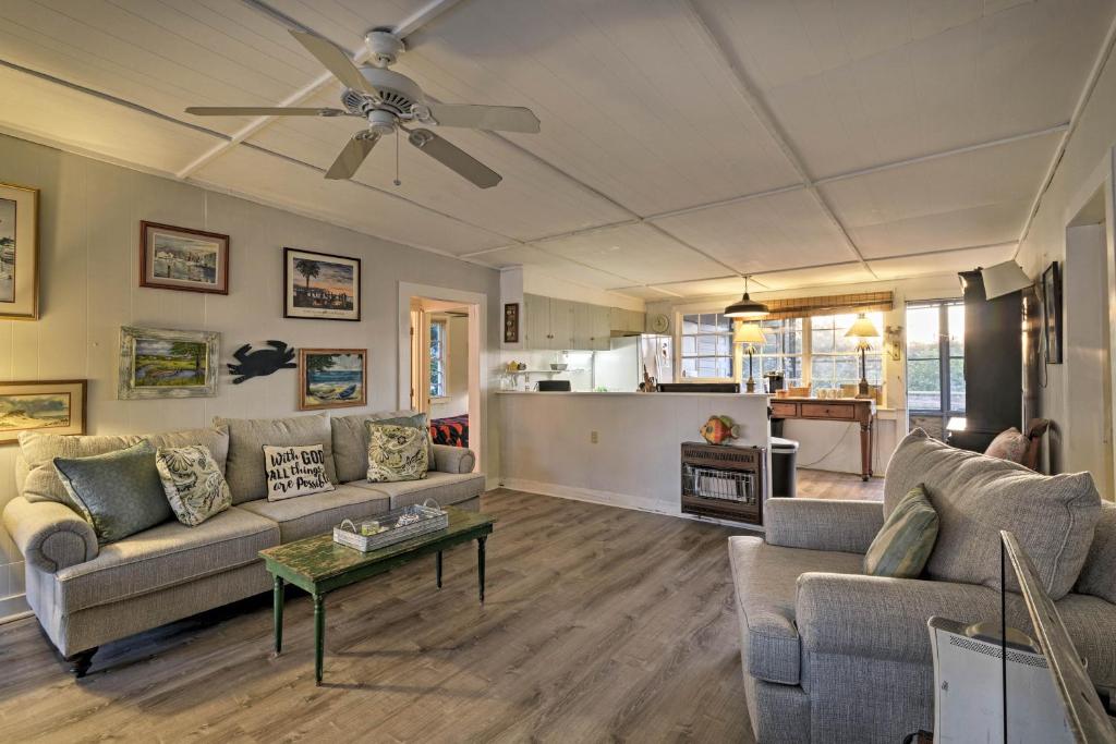 Pawleys Island House, - Steps to Beach and Creek! photo 3