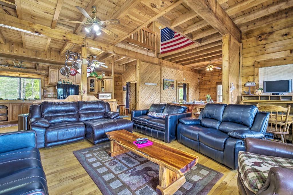 Spacious Cabin on Dale Hollow Lake with Hot Tub! photo 4