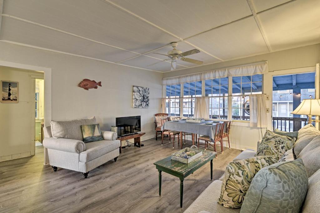 Pawleys Island House, - Steps to Beach and Creek! photo 4