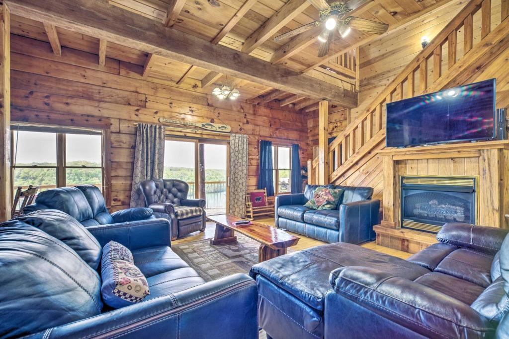 Spacious Cabin on Dale Hollow Lake with Hot Tub! photo 2