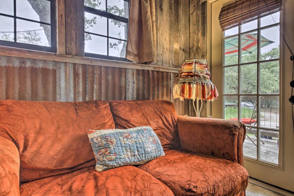 Snuggle Inn Wimberley Cabin with Fire Pit and Deck photo 4