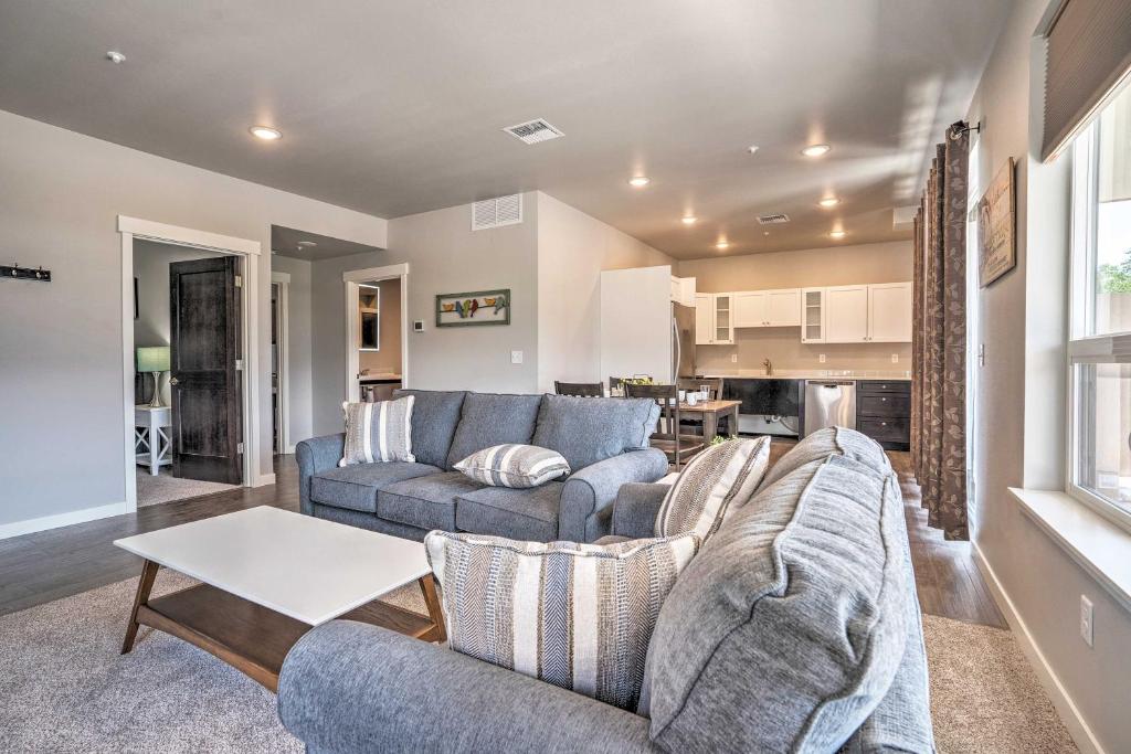 Lake Chelan Resort Condo Pool and Hot Tub Access! photo 4