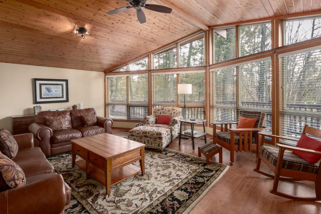 Falcon Cabin photo 3