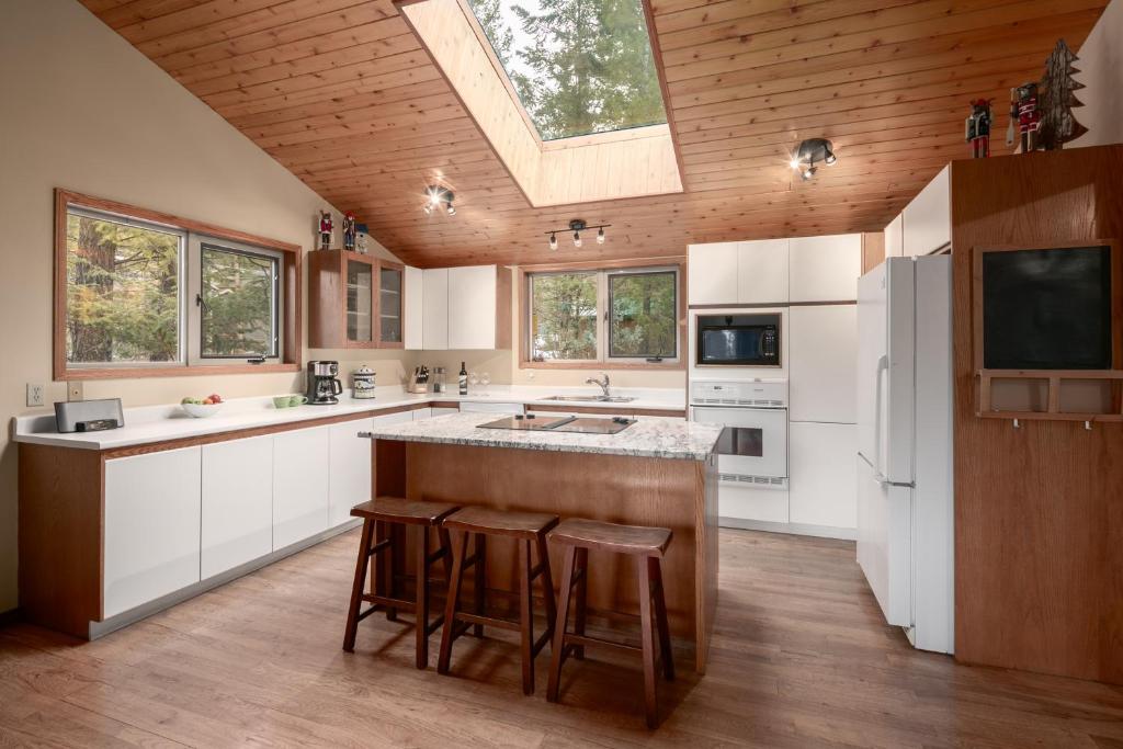 Falcon Cabin photo 2