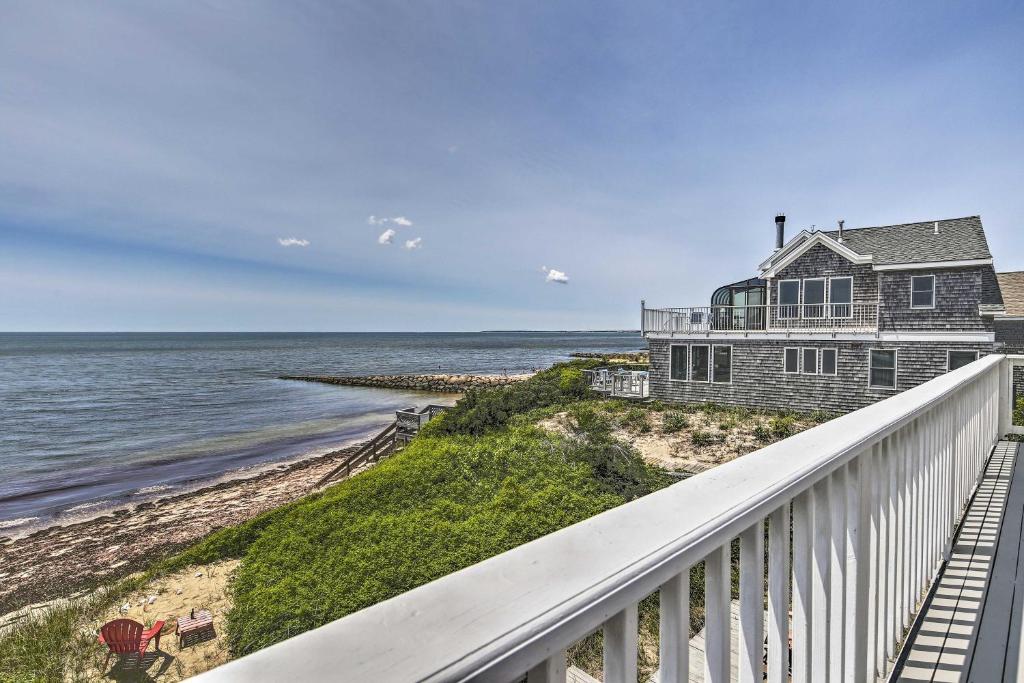 Oceanfront Cape Cod Vacation Rental Beach Access! photo 3