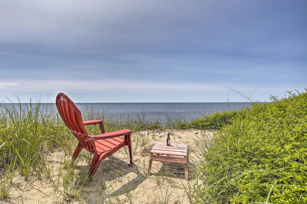 Oceanfront Cape Cod Vacation Rental Beach Access! photo 2
