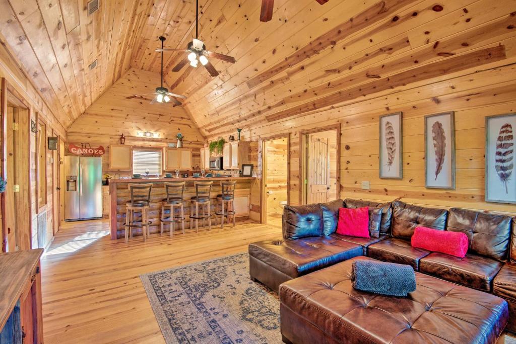 Broken Bow Cabin with Deck on Mountain Fork River! photo 4