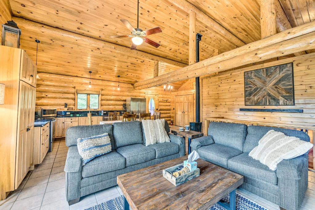 Private Lutsen Cabin with Fire Pit, Walk to Lake photo 3