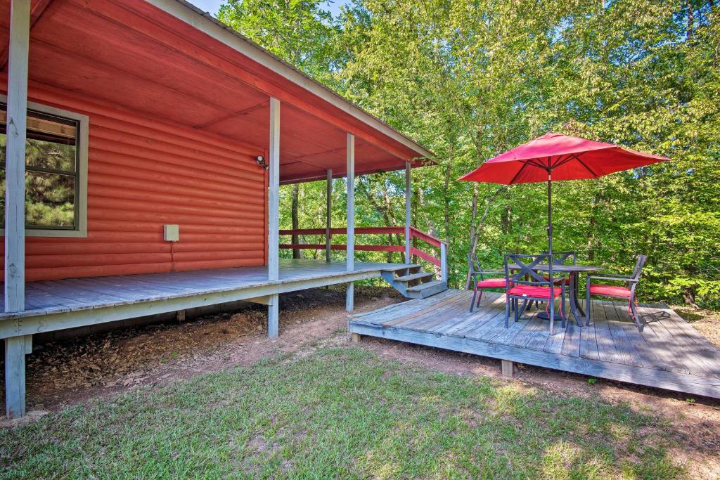 Broken Bow Cabin with Deck on Mountain Fork River! photo 1