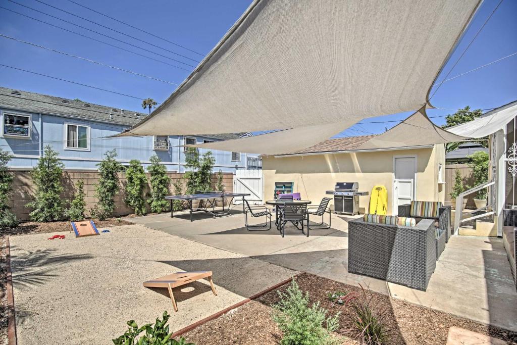 Home with Yard, Walk to Beach, Pier, 8 Mi to LEGOLand photo 1