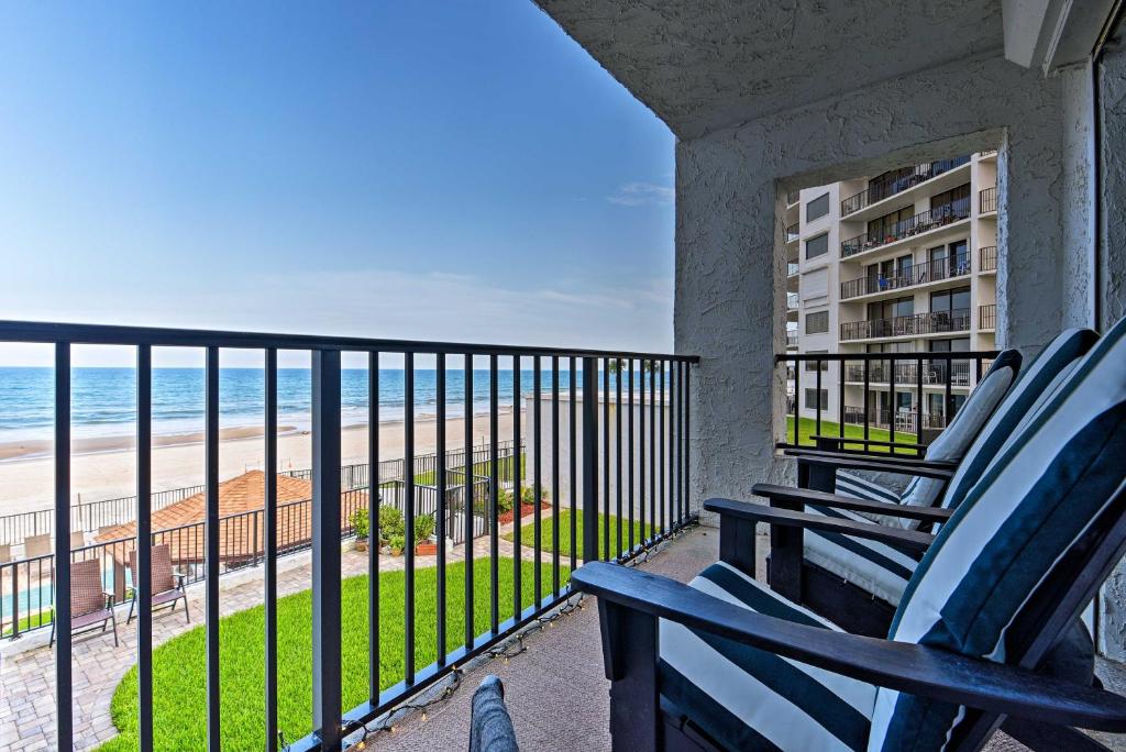 Oceanfront Daytona Beach Condo with View and Pool photo 1