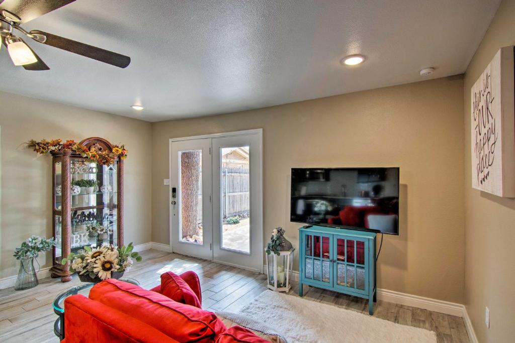 Renovated Modern Home with Patio, Walk to Texas Tech photo 3