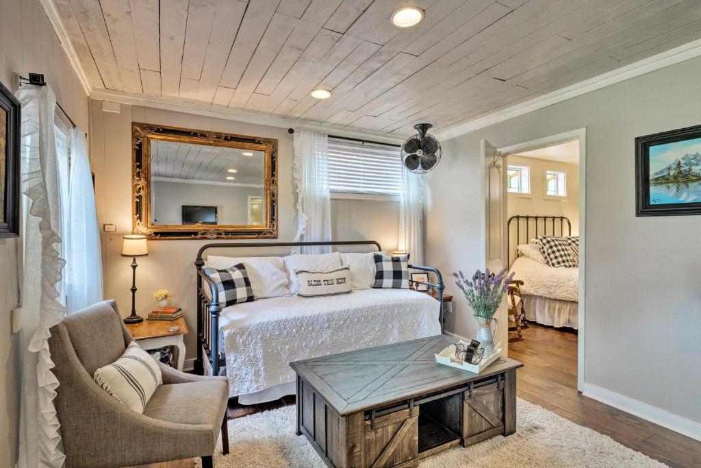 Charming Lake Travis Cottage 20Mi to Dtwn Austin photo 1