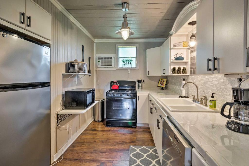 Charming Lake Travis Cottage 20Mi to Dtwn Austin photo 2