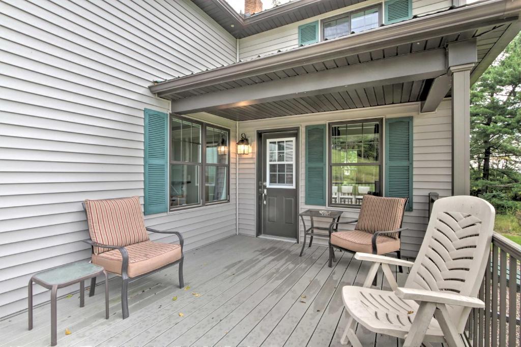 Pet-Friendly Spring Grove Home with Serene Yard! photo 1