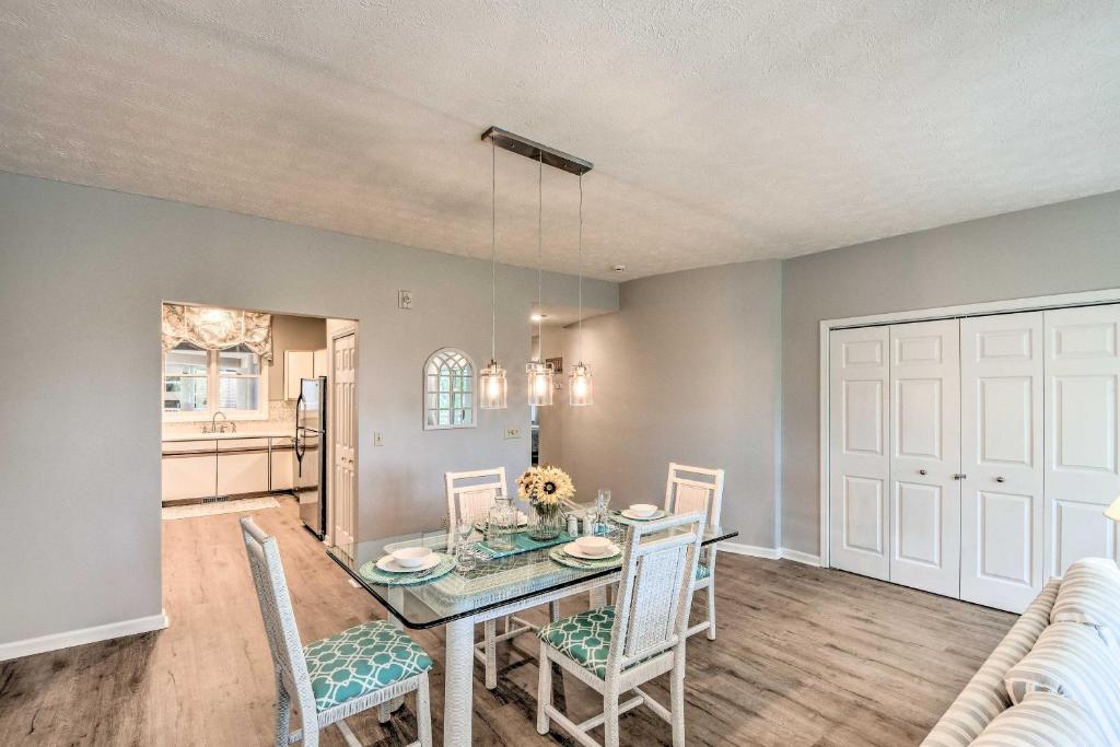 Lake Keowee Condo with Views and Pools and Marina! photo 4
