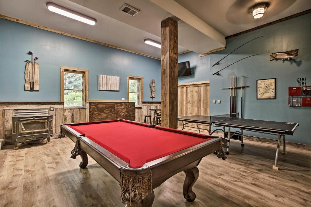 Spacious McGaheysville Family Retreat with Game Room photo 2