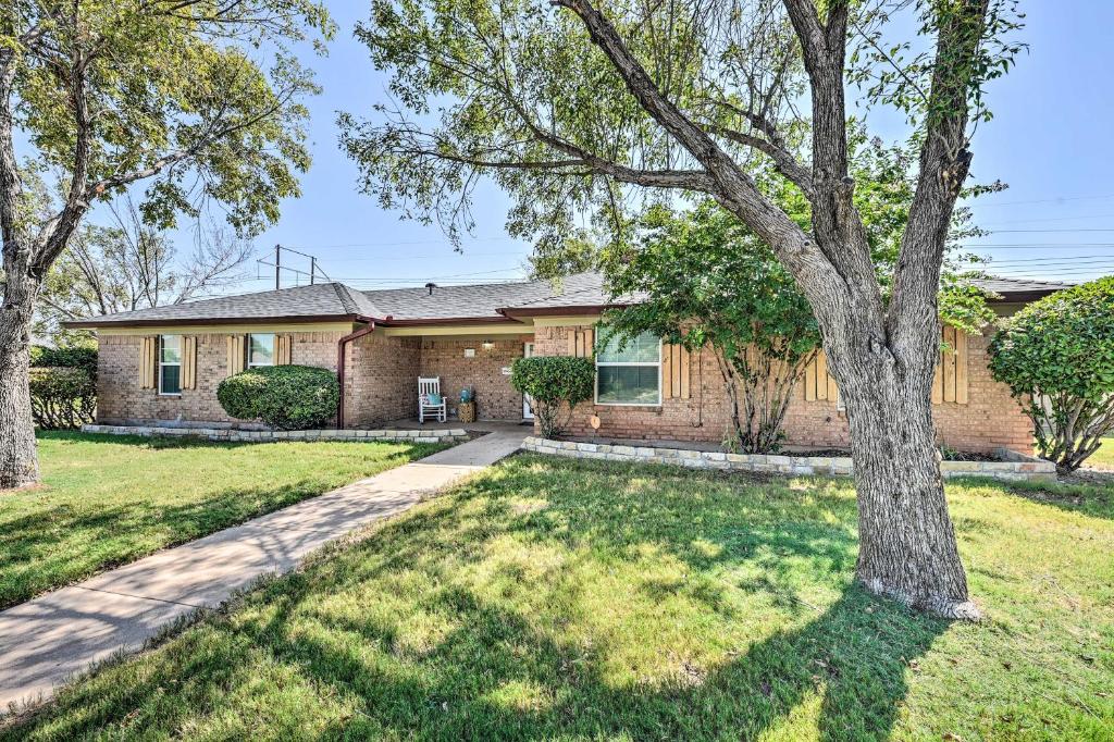 Abilene Home with BBQ and Pvt Yard, 1 Mi to ACU! photo 2