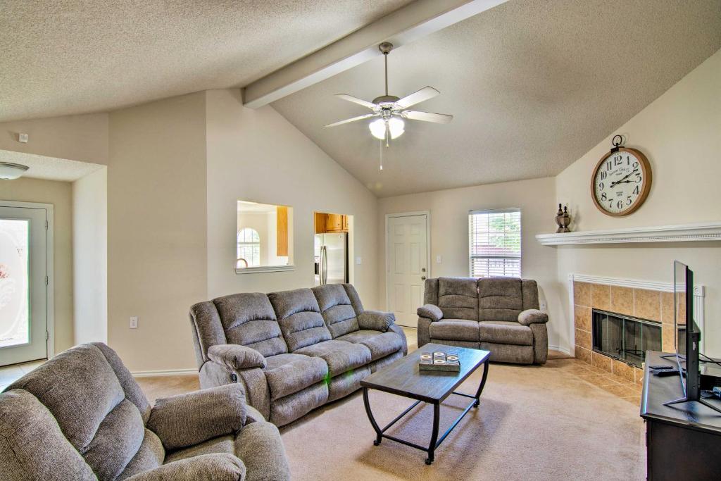 Pet-Friendly Lubbock Home with Yard - 6Mi to TTU photo 4