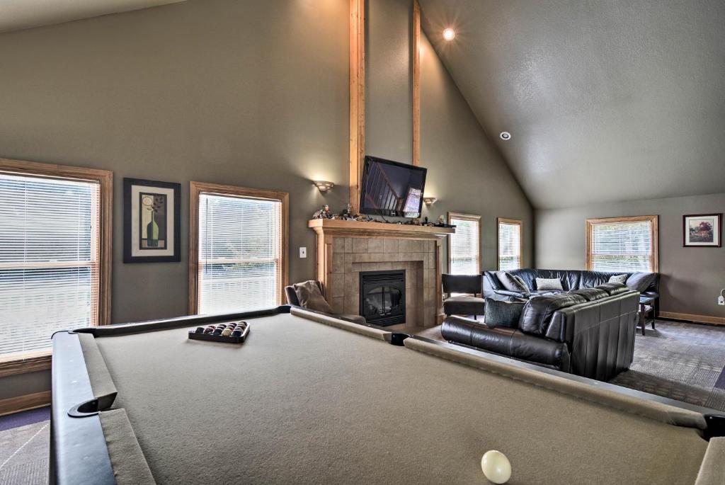 Pet-Friendly Home Near Lakes and Snowmobile Trails! photo 4