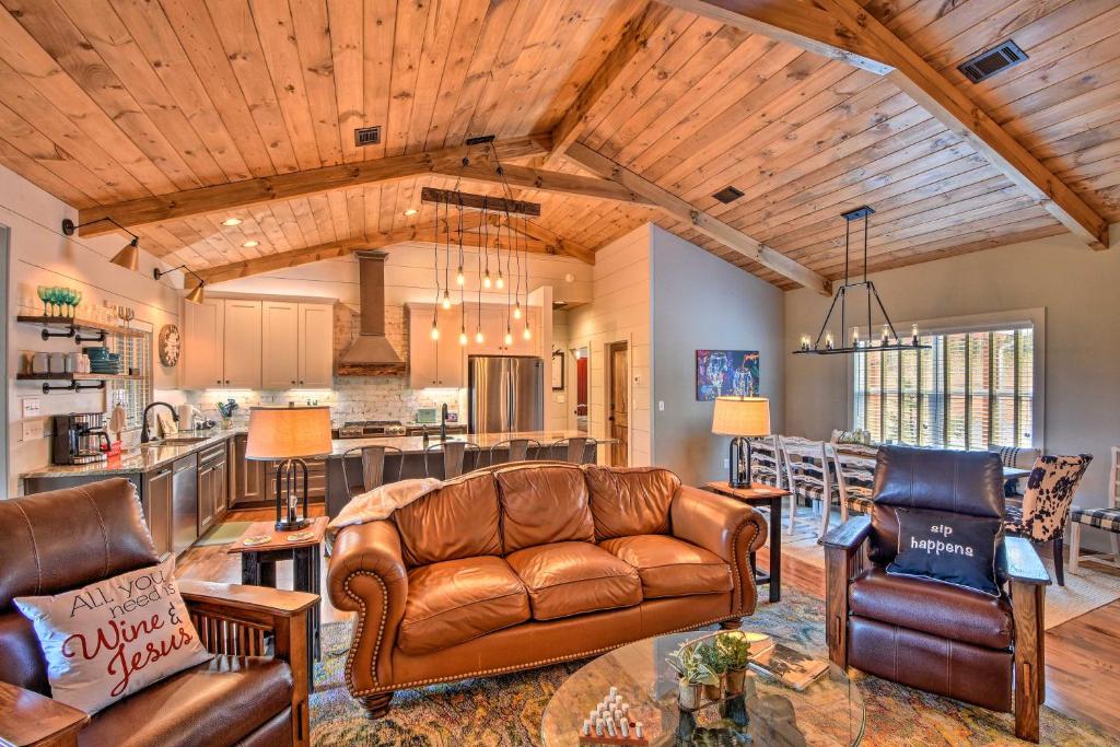 Cork and Creek Cottage with Mtn and Pasture Views! photo 2