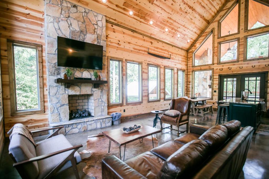 Pinot in the Pines Cabin photo 2