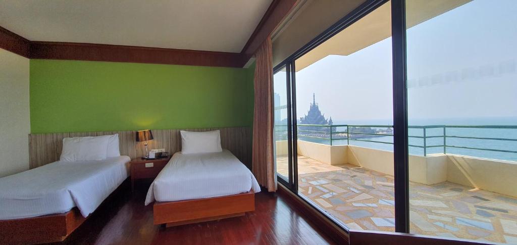 Сьюит (Люкс с кроватью размера «king-size» и видом на море), Курортный отель Garden Sea View Resort