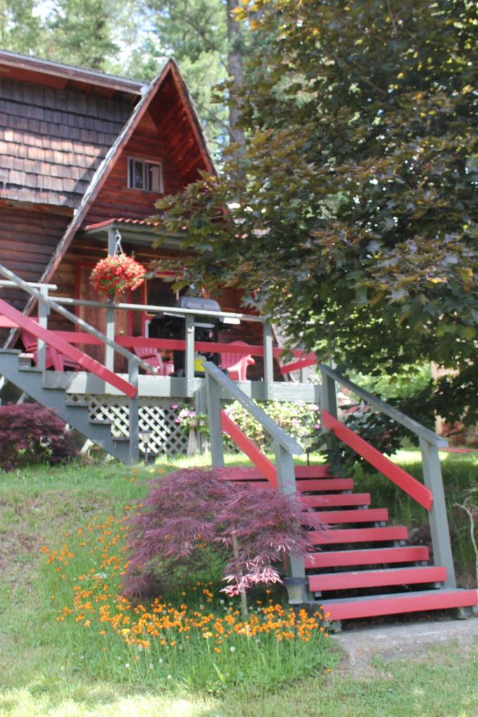 Sunny Bluffs Chalets photo 4
