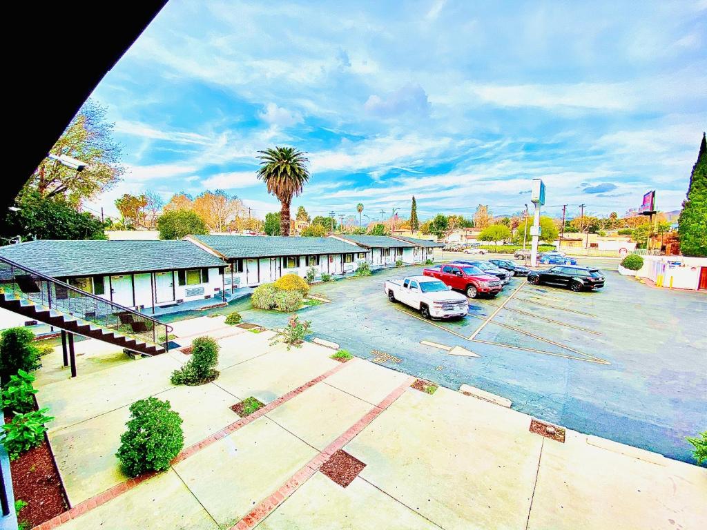 Casa Blanca Inn & Suites - Tap to explore photos