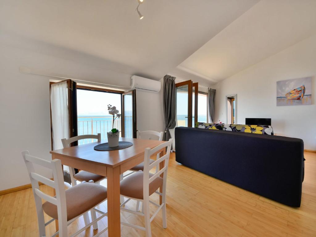 Apartment Val 2-2 by Interhome photo 2