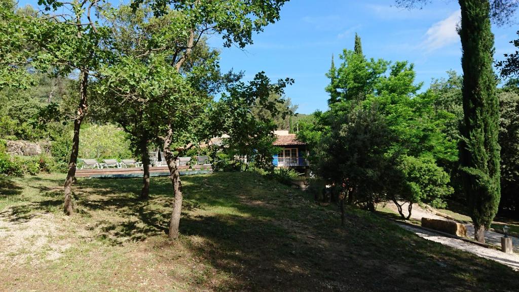 baraveou home in nature photo 2
