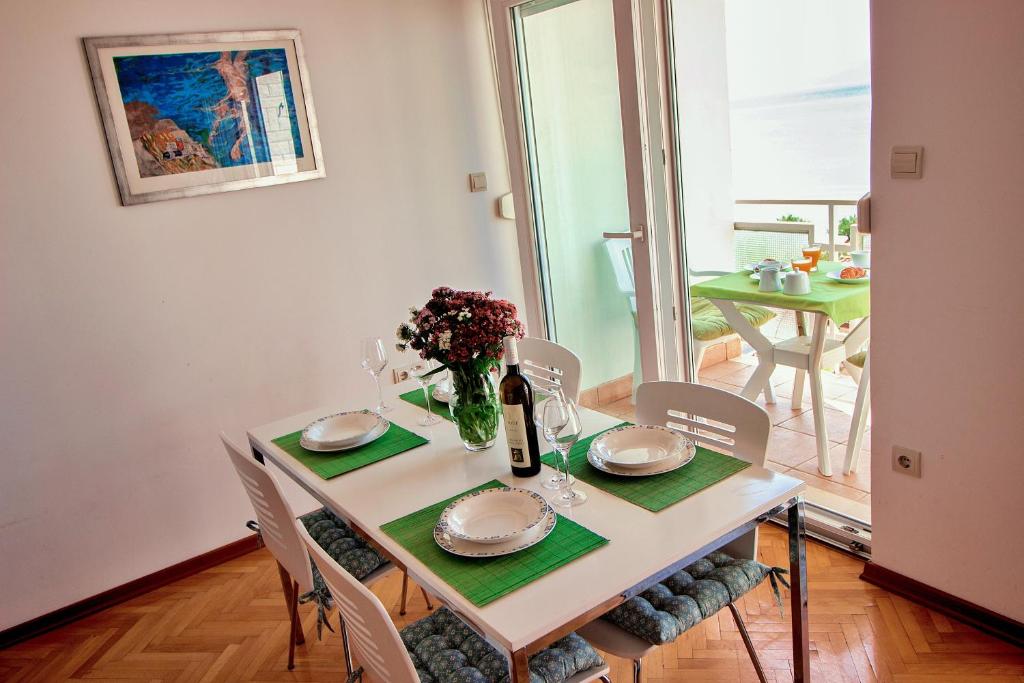 Sandy Beach Apartments photo 3