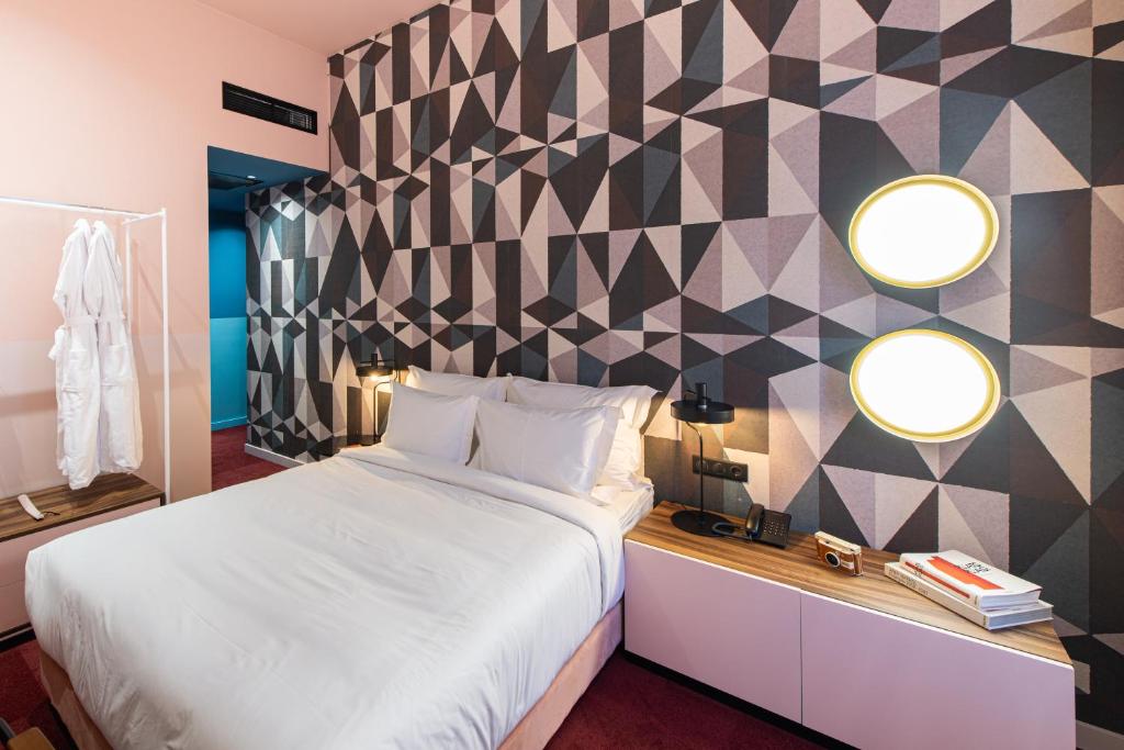 Двухместный (Улучшенный двухместный номер с 1 кроватью), Stories Boutique Hotel