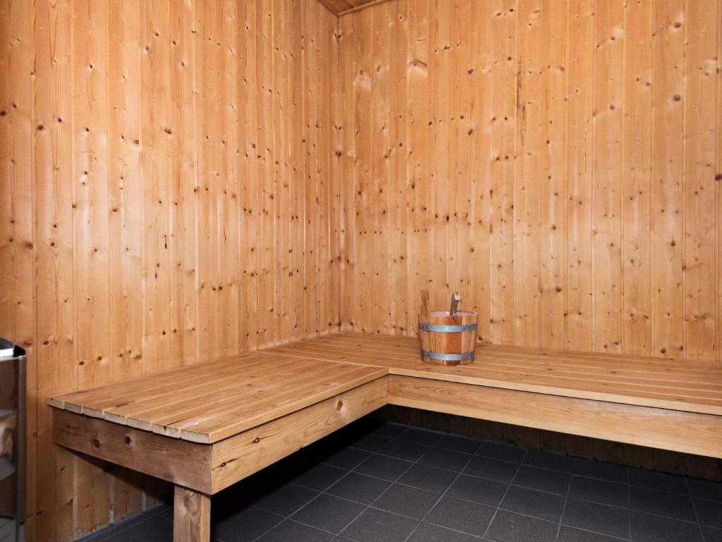 8 person holiday home in R m photo 3